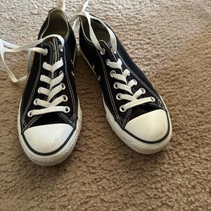 Unisex black low top converse